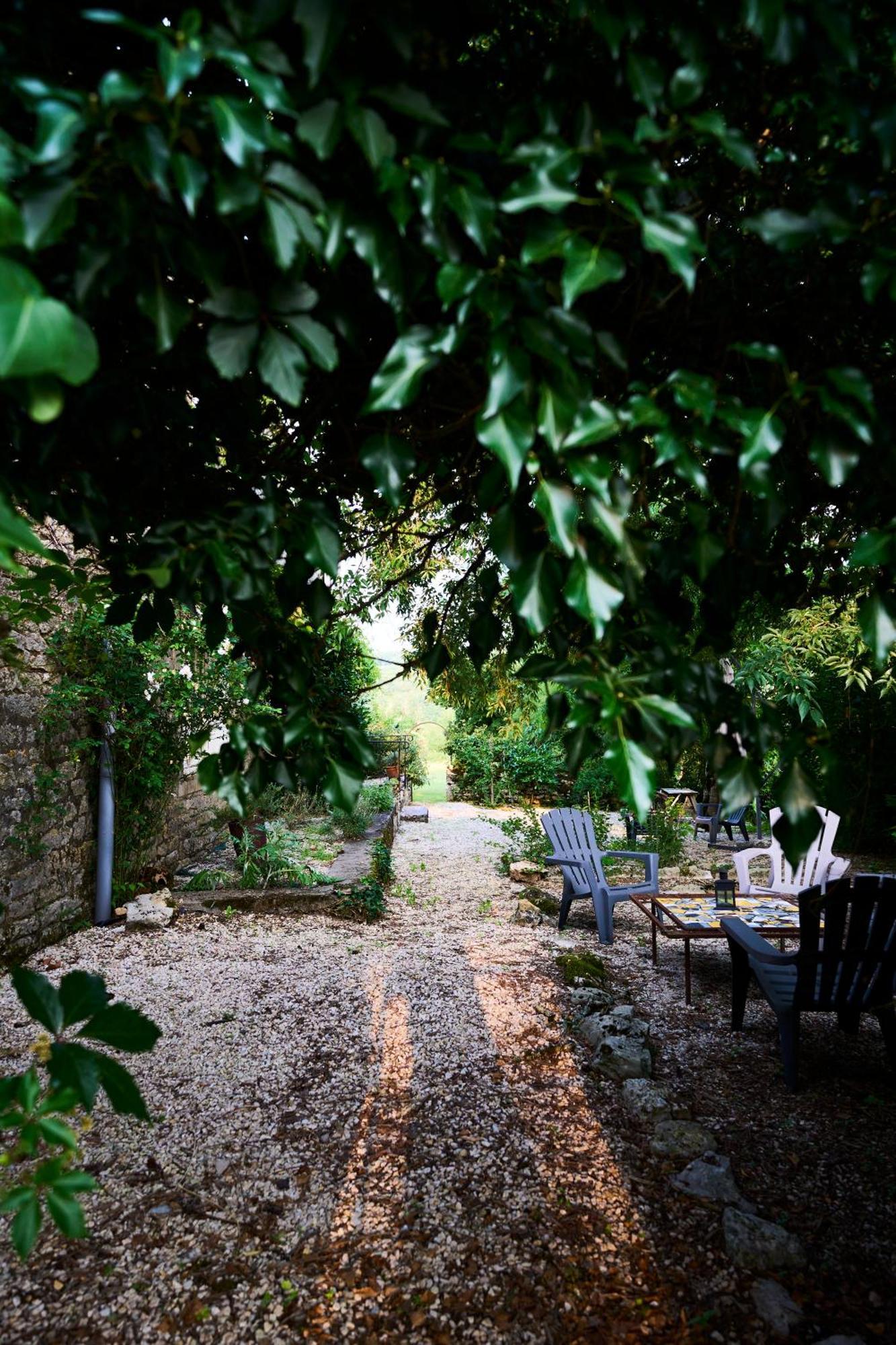 Hotel La Ferme De Roquedure à Montfaucon  Extérieur photo